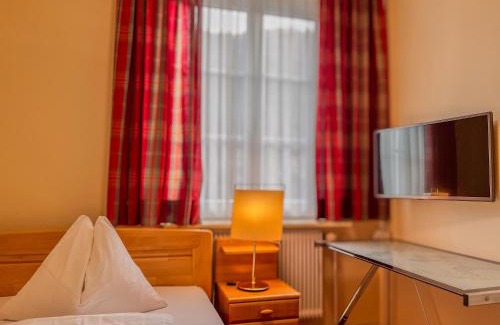 Spitz Hotel | Pet-Friendly Retreat at Weinhotel Wachau with Pool Access