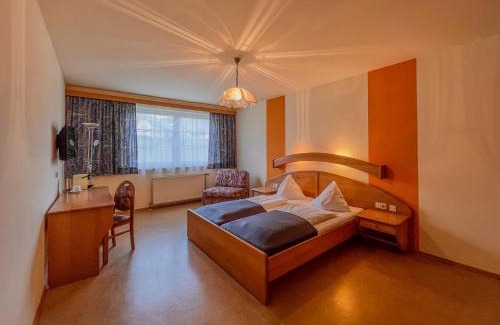 Spitz Hotel | Pet-Friendly Retreat at Weinhotel Wachau with Pool Access