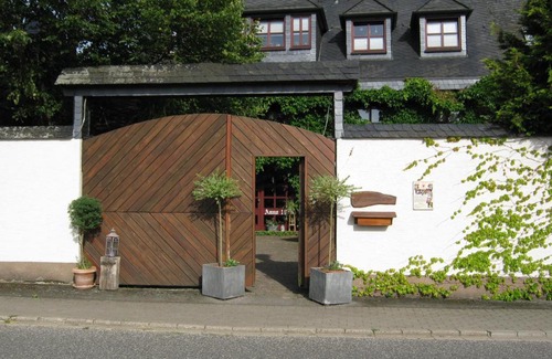 Wahlenau Hotel | Pet-Friendly Stierstall-Suite Pension Wahlenau - Rated 9/10