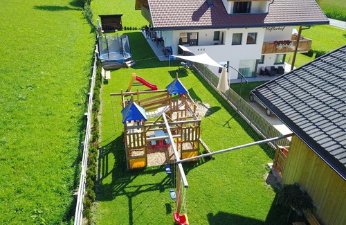 Issengo Apartment | Top-Rated Stiflerhof with In-Room Kitchen Amenities