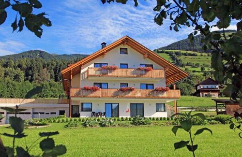 Issengo Apartment | Top-Rated Stiflerhof with In-Room Kitchen Amenities