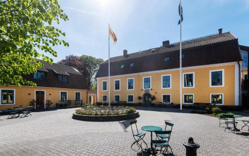 Hoor Hotel | Pet-Friendly Stiftsgården Åkersberg: 4-Star Comfort Awaits