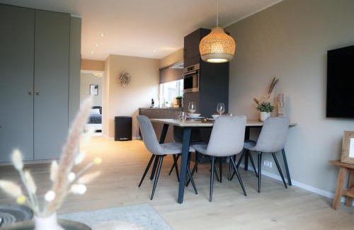 Baarland Ski Chalet | Stylish Bungalow Retreat by the Westerschelde - Pool & Kids