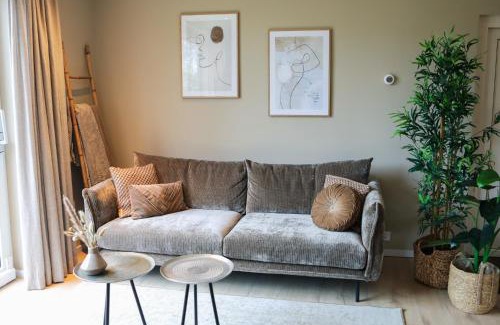 Baarland Ski Chalet | Stylish Bungalow Retreat by the Westerschelde - Pool & Kids
