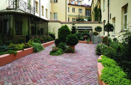 Old Town Apartment | Elegant Stikliai Palace Residence with Private Pool & Breakfast