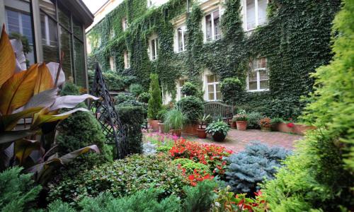 Old Town Apartment | Elegant Stikliai Palace Residence with Private Pool & Breakfast