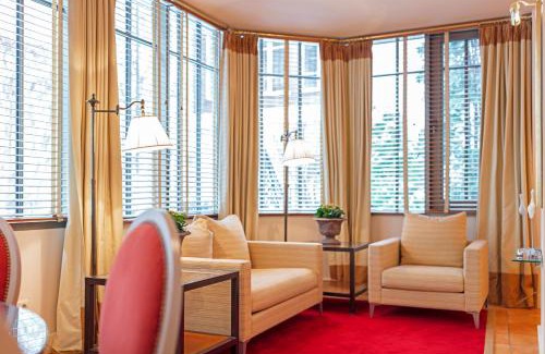 Old Town Apartment | Elegant Stikliai Palace Residence with Private Pool & Breakfast