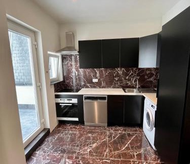 Broekwijk Apartment | Comfortable Stilias Apartment 4P in Brussels City