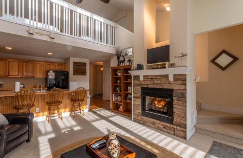 Foscoe House | Relaxing Retreat at Still Lake Haven with Private Pool