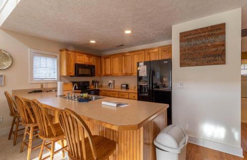 Foscoe House | Relaxing Retreat at Still Lake Haven with Private Pool