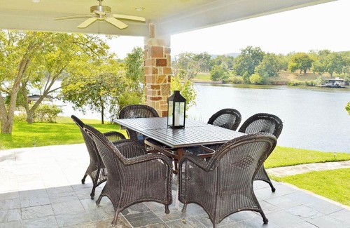 Burnet House | Experience Tranquility at Still Waters Hotel Retreat