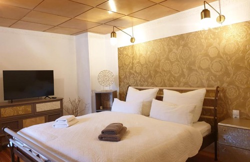 Stolberg Apartment | Elegant Design Apartment in Historic City Center