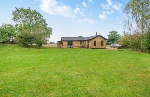 Attleborough House | Discover Stillwater: Family and Pet Friendly Escape