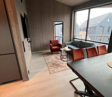 Henningsvaer Apartment | Stylish Apartment in Henningsvær - Family Friendly Getaway