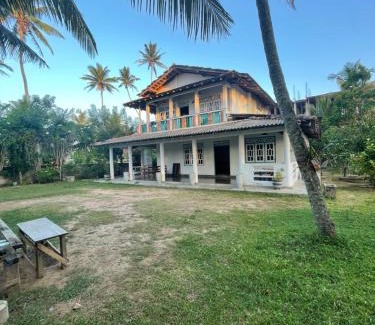 Midigama East Hotel | Oceanfront STILT Midigama: Pet-Friendly with Kitchen Access