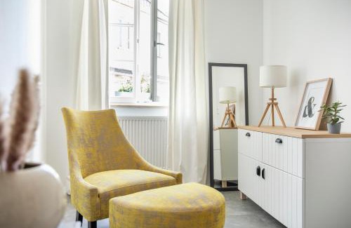 Bayreuth Apartment | Elegant Apartment in Bayreuth's Pedestrian Zone, 9.7/10 Rating