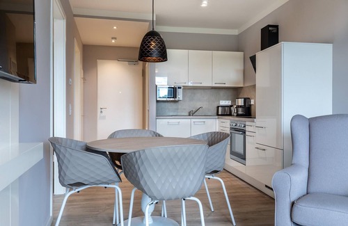 Alt-Travemunde/Ronnau Apartment | Elegant Apartment with Park View and Private Spa Retreat