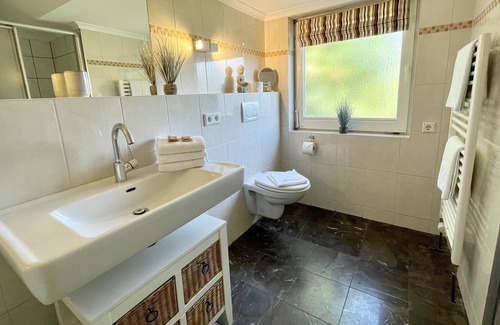 Kleinmorsum Apartment | Stylishly Designed 60 qm Apartment with Kitchen & Pet Friendly