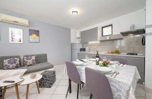 Stinjan Apartment | Ideal Family Retreat in Istria: Ferienwohnung for 4 Guests