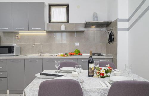 Stinjan Apartment | Ideal Family Retreat in Istria: Ferienwohnung for 4 Guests