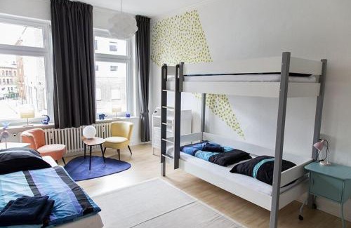 Russee - Hammer Apartment | Stylish Historic Apartment in Central Location with Hot Tub