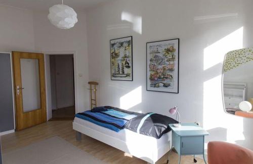 Russee - Hammer Apartment | Stylish Historic Apartment in Central Location with Hot Tub