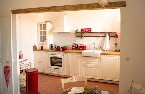 L'Isle-sur-la-Sorgue Apartment | Elegant Apartment in Historic L'Isle-sur-la-Sorgue Center
