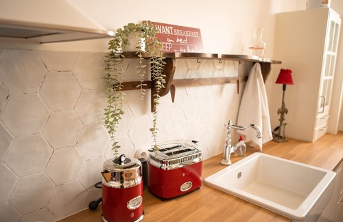 L'Isle-sur-la-Sorgue Apartment | Elegant Apartment in Historic L'Isle-sur-la-Sorgue Center