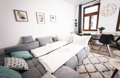 Mockern Apartment | Stylish 2-Bedroom Apartment with Balcony and Family Amenities