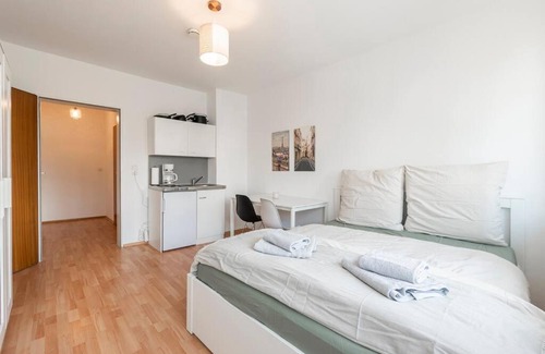 Neustadt Apartment | Stylish Central Bremen Apartment for Family Getaways