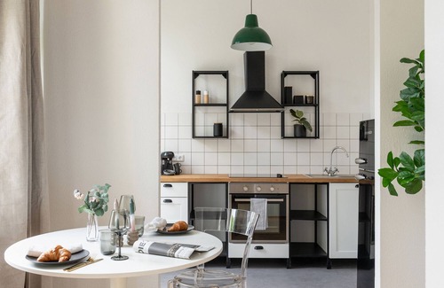 Magdeburg Apartment | Elegant Altbau Apartment We11: Family-Friendly & Cozy Stay