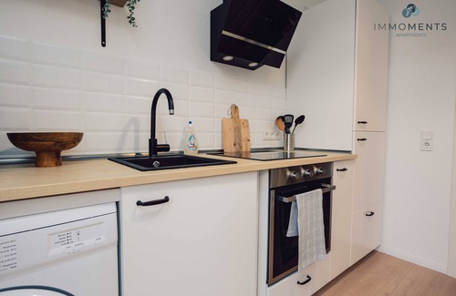Magdeburg Apartment | Stylish Apartment in the Heart with Netflix & Breakfast