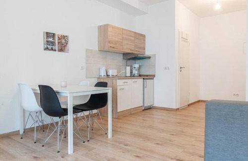 Neustadt Apartment | Stylish Apartment for 4: Perfect for Family Getaways