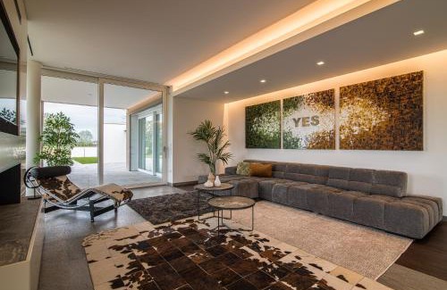 Trambacche di Veggiano Villa | STIMAHome: Oceanfront Retreat with Perfect Guest Rating