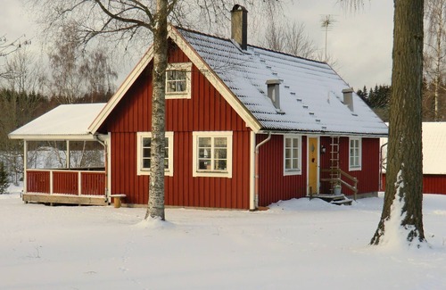 Holsbybrunn Cottage | Discover Stinas Stuga: Guest Rated 9.8, Family Friendly Retreat