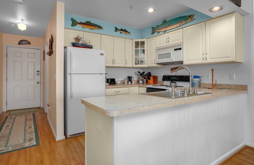 Chincoteague Condo | Stingray - Waterfront Retreat with Waterside Balcony