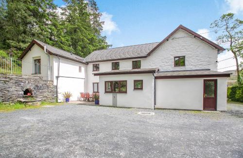 Rhiwbryfdir House | Welcoming Stiniog Lodge: Pet-Friendly Retreat with Great Reviews