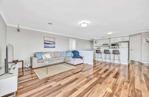 Llanarth House | Stinson House - 9 Mins to Racetrack, Serene Escape