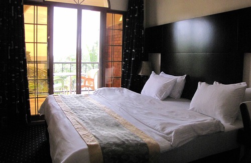 Gisenyi Hotel | Relax at Stipp Hotel Gisenyi with Pool & Spa Amenities