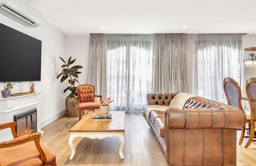 Stirling Apartment | Rated 9.5/10: Stirling Castle with Kitchen Amenities