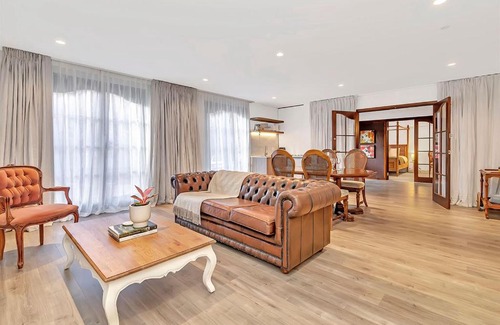 Stirling Apartment | Rated 9.5/10: Stirling Castle with Kitchen Amenities