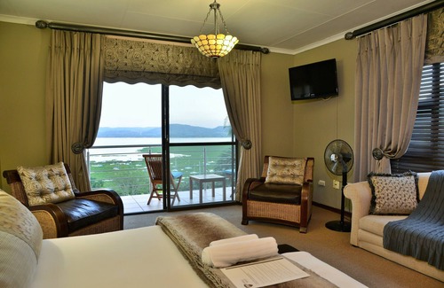 Schoemansville House | Elegant Stirling Manor Boutique Guest House with Pool & Dining