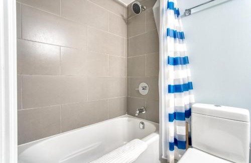 Bloor-Yorkville Apartment | STK Yorkville Toronto