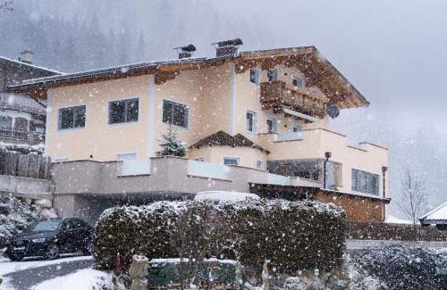 Lofer Apartment | Oceanfront Retreat at Stoabergblick - Rated 9.5/10