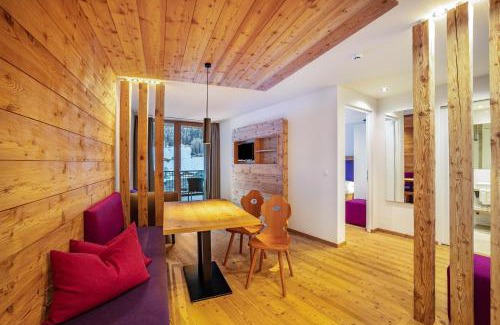 San Giacomo Apartment | Top-Rated Stoana Apt 2-2 with Hot Tub & Pet-Friendly Access