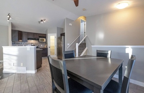 Grande Prairie House | Cozy Retreat with Kitchen, Sleeps 6 & Free WiFi