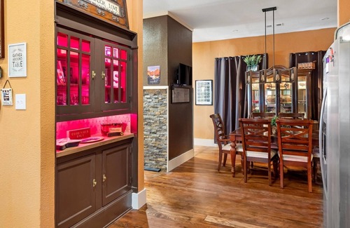Fort Worth House | Spacious Americana House Near Stockyards with Pool & Kitchen