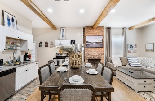 Fort Worth House | Pet-Friendly 3BR Gem Near Stockyards - Perfect for Families