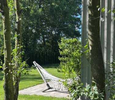 Karwienskie Bloto Drugie Cabin | Stodoły na Fali: Pet-Friendly Retreat with Ocean Views