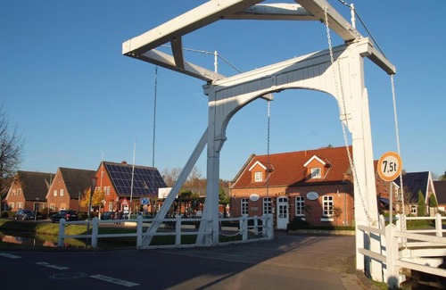 Papenburg Hotel | Oceanfront Stoevchen Café Hotel with Hot Tub & Breakfast